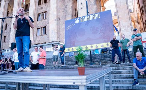 V-Tbilisi-u-parlamenta-proshla-akciya-protiv-novoj-narkopolitiki.jpg V-Tbilisi-u-parlamenta-proshla-akciya-protiv-novoj-narkopolitiki.jpg